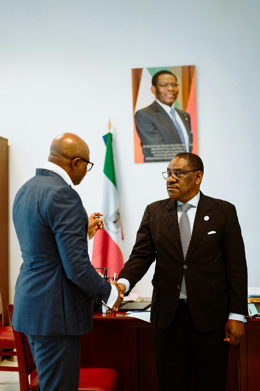 business handshake agreement